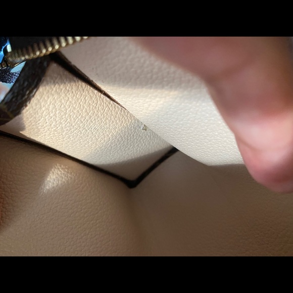 LV toiletry 15 - Picture 10 of 12